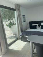 En Plein cœur des calanques à 800 m de la mer hébergement avec Piscine Exclusive - Chambres d'hôtes Le Rove