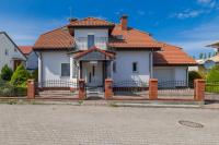 Willa Janiska - by Jantar Apartamenty Kołobrzeg - B&B