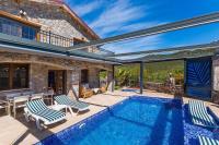 Villa Ege Stone Korunaklı ve Isıtmalı Havuz Jakuzi - B&B Fethiye