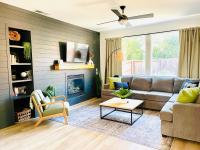 Huge Home near Old Folsom Pet & Family Friendly - Chambres d'hôtes Folsom