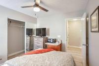 Suburban Retreat Cozy 3 Bedroom- Very accessible - B&B Dallas