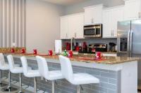 4BR Pool Home Near Disney at Storey Lake - Chambres d'hôtes Kissimmee