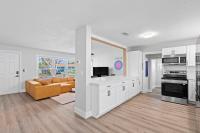 Palms Retreat in Central Largo - mins to the Sand! - Bed and Breakfast Largo