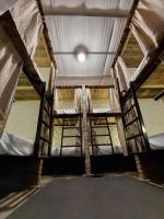 Posto Letto in Dormitorio Misto con 8 Letti