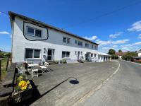 Helle Ferienwohnung mit großem Balkon in Nattenheim in der Südeifel bei Bitburg - B&B Nattenheim