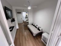Quarto e sala com varanda - Bed and Breakfast Rio de Janeiro