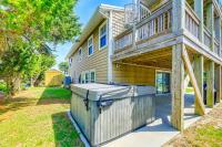 Steps to Beach: Bright Emerald Isle Retreat - B&B Emerald Isle