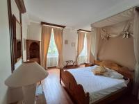 Driepersoonskamer met Uitzicht op het Zwembad