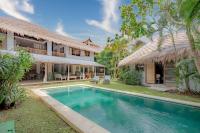 Villa Nak - Charming 4BR Family-Friendly Villa, Walking Distance to Seminyak Beach - Bed and Breakfast Seminyak