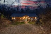 High Johnny's Hideout- Secluded w Private Hot Tub - Bed and Breakfast Sevierville