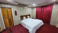 Deluxe Double Room (2 Adults + 1 Child)