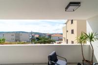 Natura Vita Apartment-New Modern Apartment with City View & two Free Parking Spaces-10 min Walk to Trogir Old Town - Chambres d'hôtes Trogir