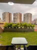 Green Leaf Apt in Diamond of Skopje with Free Parking, Private Yard and Private park access - Ferienwohnung Skopje