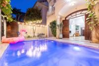 Nhà Nghỉ Mát Có Hồ Bơi LLQ - B&B