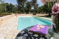 trullo nonna netta con piscina idromassaggio e area giochi - Bed and Breakfast San Michele Salentino