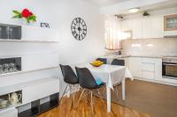 Apartments Emil with Balcony - B&B Baška