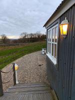 Luxury Countryside Shepherds Hut with Hot Tub - Ferienwohnung Saint Mawgan