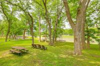 Waterfront Seguin Lake House Near Downtown - Ferienwohnung