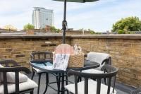 Top Floor 1BR with Balcony, Earls Court 2mins to Tube - B&B Londra