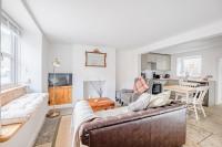 Cosy Cottage in Crewkerne Free on Street Parking - Bed and Breakfast Crewkerne