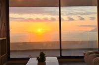 Exclusivo departamento tres dormitorios, capacidad 6 personas, excelente vista al mar para disfrutar de las puestas de sol - B&B