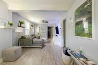 The Little Blue Haus - Two Miles to Broadway - B&B Nashville