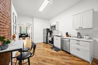 Cozy 1st-Floor Flat 2BR Backyard Free Parking - Bed and Breakfast