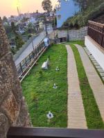 Glen Mist, Mesmerizing Valley View Homestay, Kodai - B&B Kodaikānāl