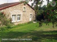 Gîte charmant avec cheminée, terrasse et borne de charge, à Saint-Didier-sur-Rochefort - FR-1-496-12 - Chambres d’hôtes