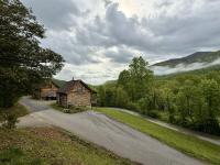Cozy Bear Cabin-Stunning Mountain View, Dogs welcome with Pet Rate - B&B