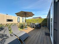 Mobile-home Grand Confort 4 pers, 2 ch, 2 sdb, plage, piscine, fitness, terrasse - Jullouville - FR-1-361A-57 - B&B