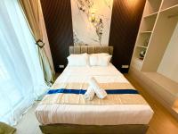 One-Bedroom Apartment with Sea View and Balcony