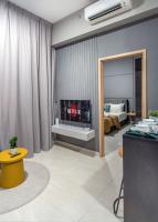 Deluxe One-Bedroom Apartment