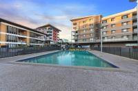 Marina Outlook - Scenic Waterfront Living with Pool - B&B