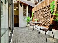 Duplex Garden Villa with Private Courtyard Jing'an Villa Near Metro Downtown Shanghai - B&B Shanghai