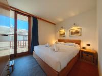 Hostdomus - La Piazzetta - B&B Cesana Torinese