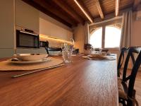 Appartamento con 2 Camere da Letto e Vista Lago