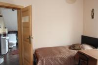 Tweepersoonskamer met 2 Aparte Bedden en Badkamer