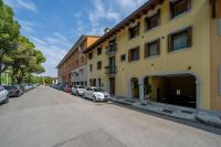GuestHost - Lovely Apartment X6 with Balcony - Bed and Breakfast Palmanova