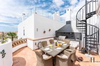 Beautiful views family townhouse steps from the BEACH - B&B