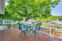 Private Dock on Fishing Cove Camdenton Getaway - Bed and Breakfast