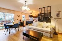 Le Saint Cyr - bel appartement, parking & terrasse - Ferienwohnung