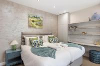 3 Min to Tube Station, Spacious Modern Home Sleeps 12 Adults London - Chambres d'hôtes Londres