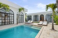 All-White Villa with Pool, Sauna, Firepit & Office - B&B Jimbaran