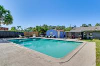 Old Florida Charm Homosassa Home with Lanai! - Chambres d’hôtes Homosassa