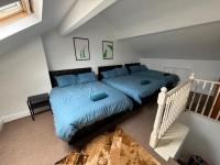 3BR Contractor Stay - Sleeps 10 - Netflix, Parking - Near Leeds Centre, Holbeck & M62121 - Chambres d'hôtes Beeston