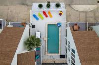 Newly Renovated! Sleeps 12 | one block to beach - Bed and Breakfast Myrtle Beach