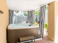 A Wave From It All - Bed and Breakfast Tybee Island