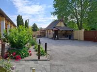 Eszter Vendégház Harta - B&B Harta