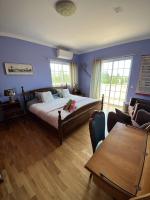 Standard Zimmer mit Kingsize-Bett